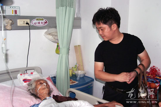 弘远医院看望病人