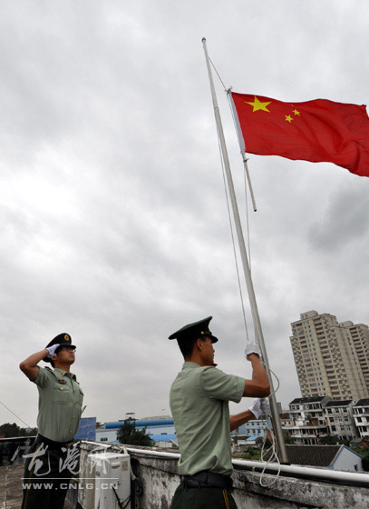 退伍老兵的最后一次国庆升旗