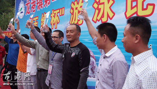 龙港镇举办“玉缘杯”第二届全民健身运动会游泳比赛