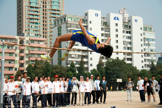 龙港高级中学举行第15届田径运动会