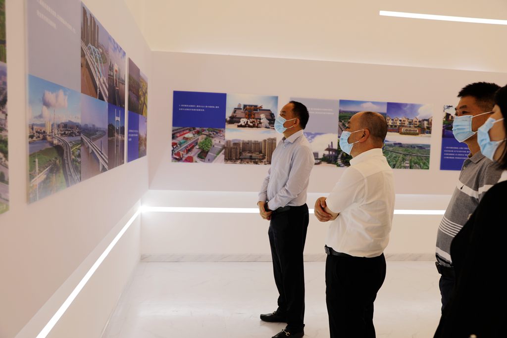 龙港市政协参观龙港改革之路图片展