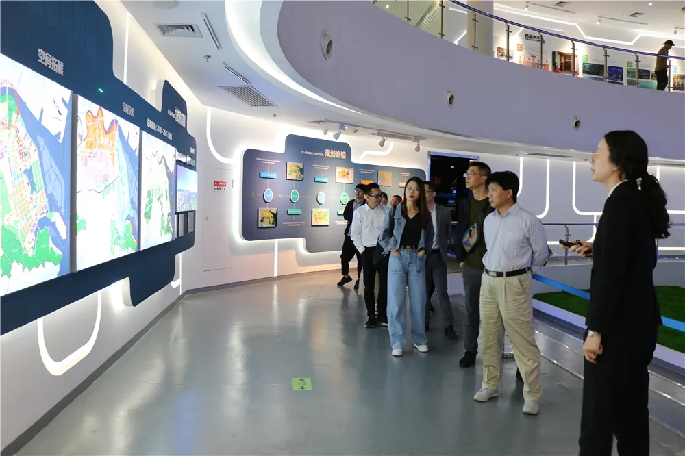 辽宁葫芦岛市委政研室调研组来龙港新城考察调研