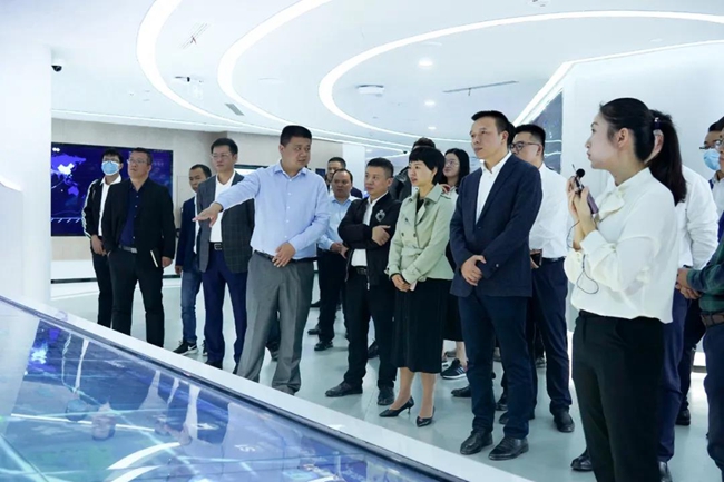 郑建忠何宗静等考察温州“城市大脑”：加强互联互通 实现深度融合