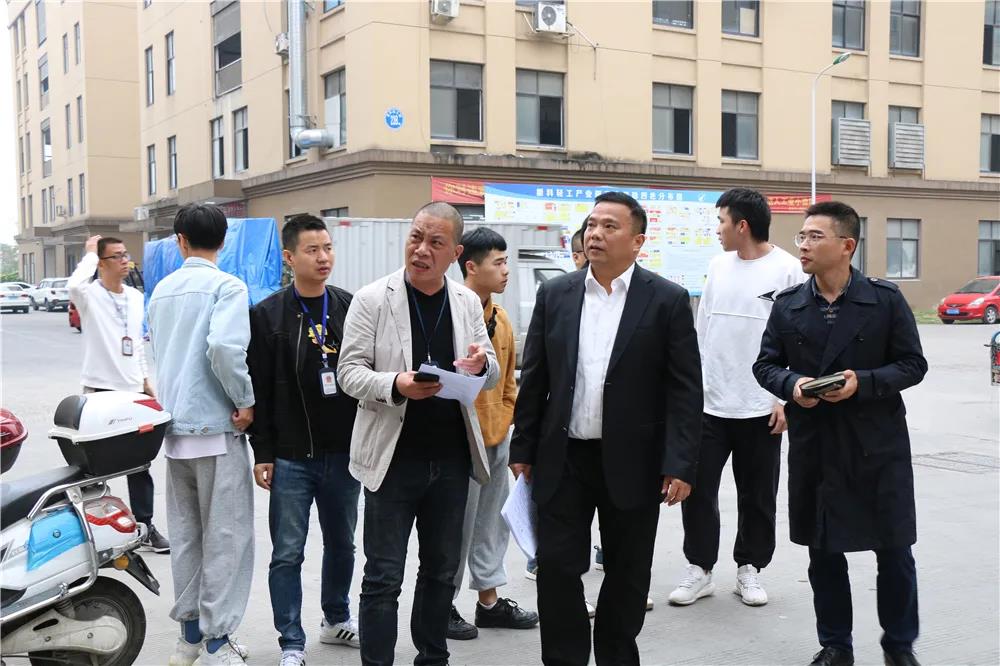 龙港新城督查指导平安建设工作，牢筑企业安全屏障