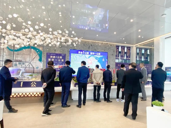 龙港市委书记郑建忠一行莅临新鸿广场考察指导
