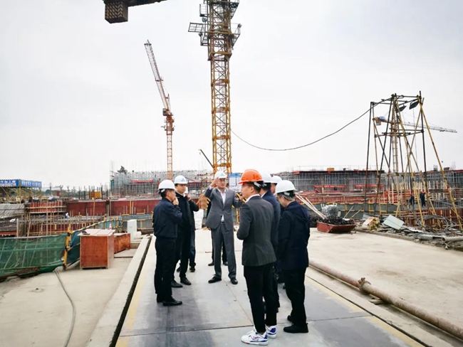龙港市委书记郑建忠一行莅临新鸿广场考察指导
