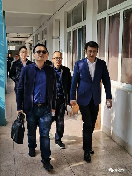 何新军副市长视察龙港六中