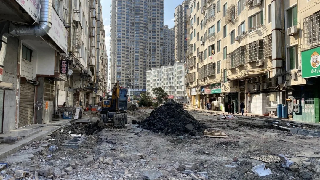 龙港河底高社区盘活杂地解决居民停车难