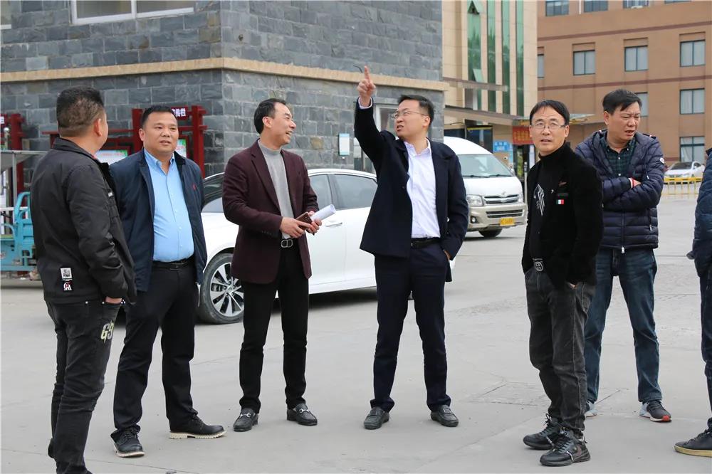 龙港市新城开发建设中心党组书记、主任叶德腾带队深入辖区企业督查环境综合整治工作