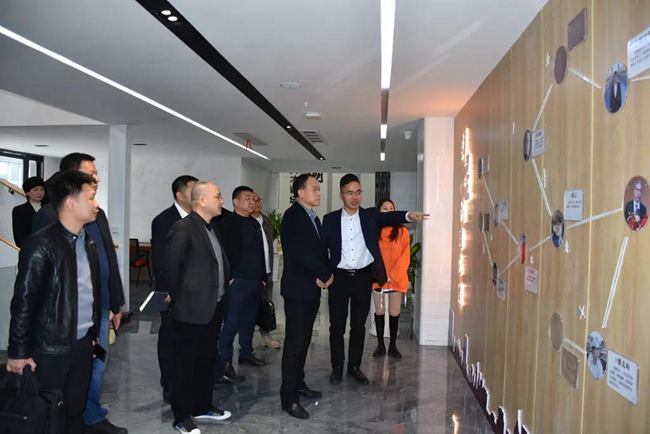龙港市政协主席陈为来到新联会调研工作