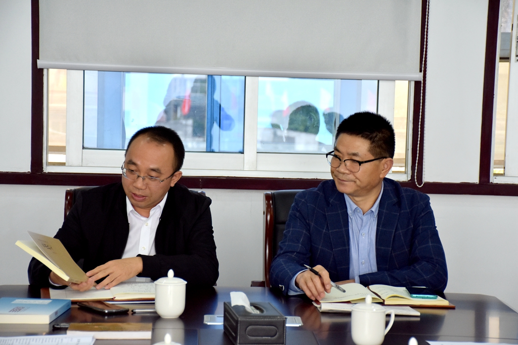 龙港市政协提案和委员工委主任人选黄孝图对各位与会人员就《刘绍宽》专辑一书编撰的付出表示由衷的感谢