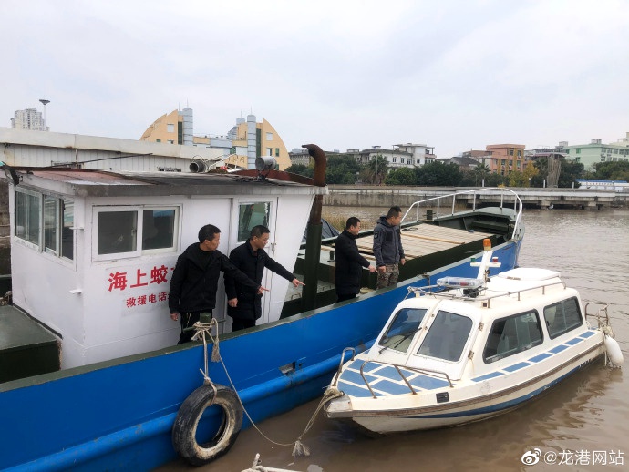 龙港市应急物资储备库专项督查某救援队应急物资储备情况