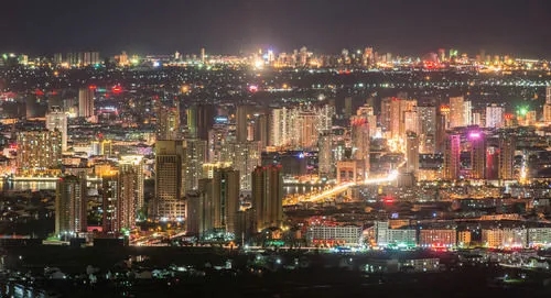 “中国第一座农民城”温州龙港正向现代化新生城市跨越（龙港镇夜景）。叶茂柚摄