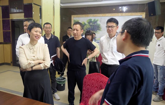 让乡亲们早点住新房！何宗静调研沿江板块拆迁工作