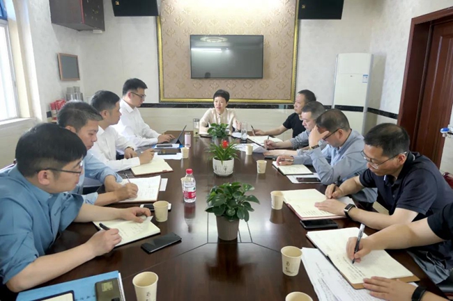 让乡亲们早点住新房！何宗静调研沿江板块拆迁工作