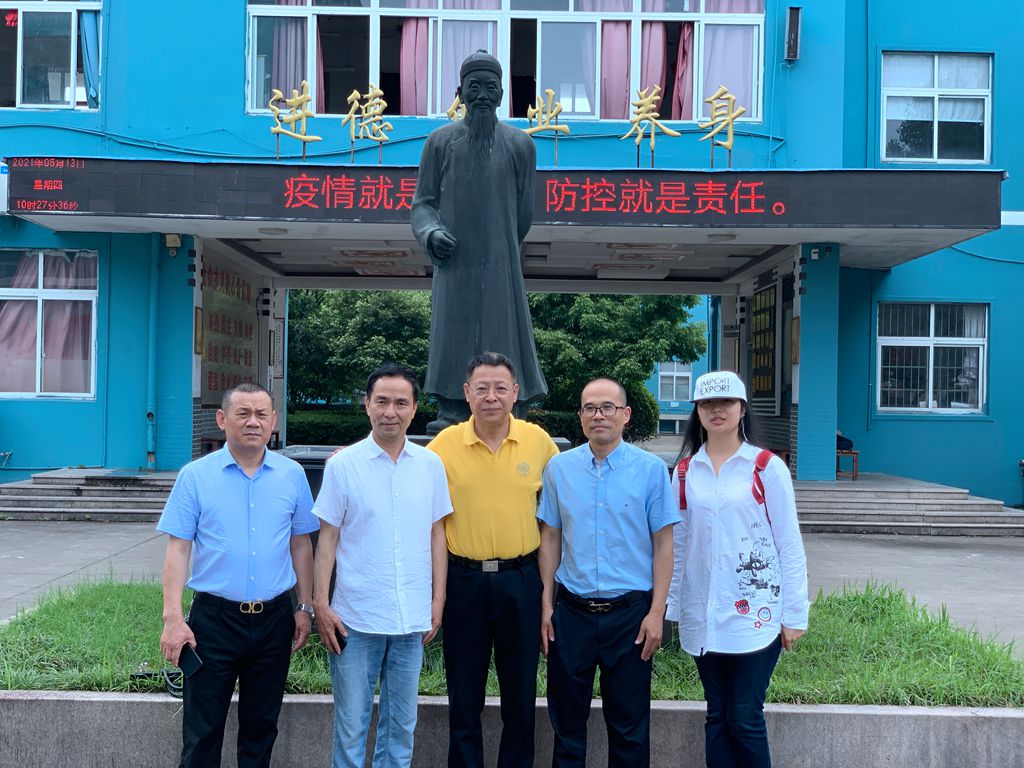 首届鲁迅文学诗歌奖获得者王久辛作客龙港