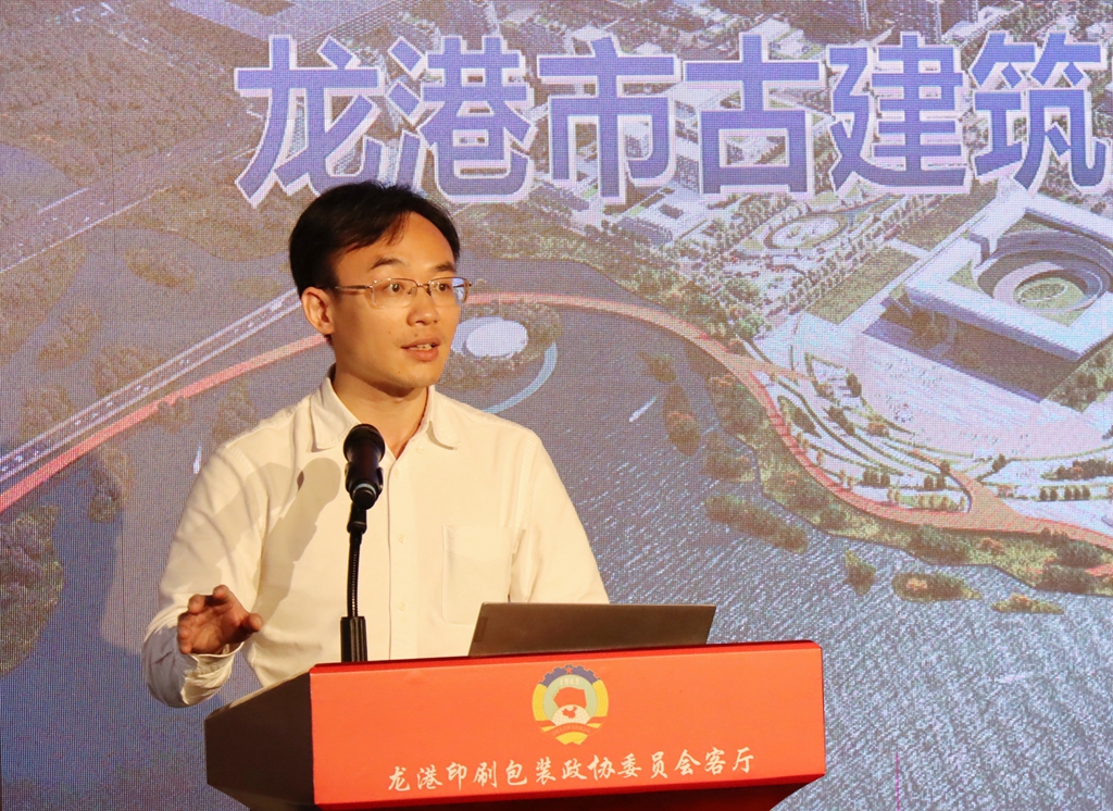 龙港市委常委、宣传统战部部长王辉球