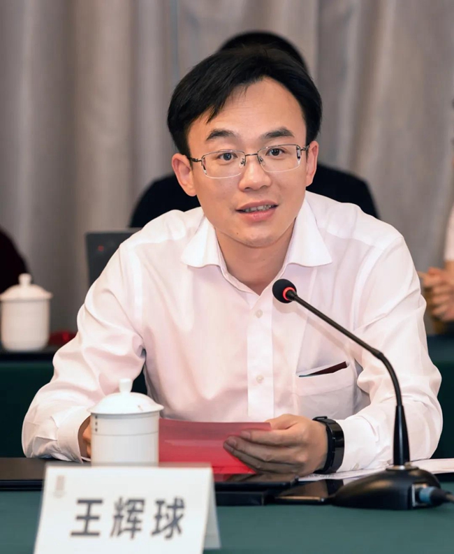 市委常委、宣传统战部长王辉球