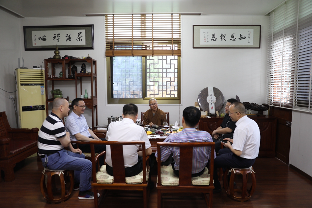 带来组织贴心问候▪殷殷关怀暖人心 | 林亦俊来龙港走访看望温州市政协委员