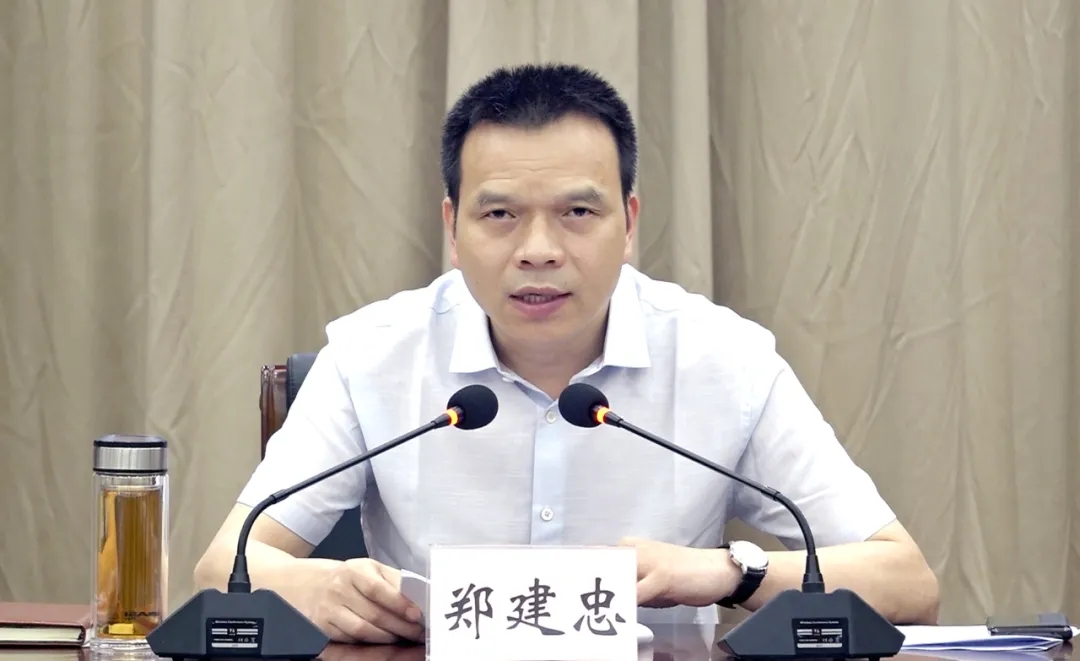 龙港市委书记郑建忠