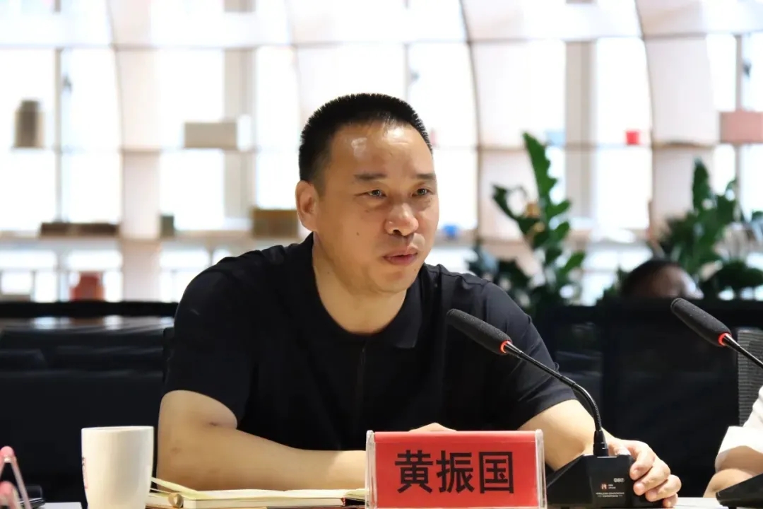 龙港市副市长黄振国