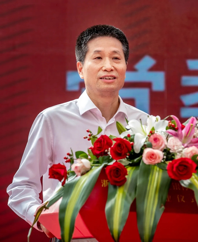王小龙对龙港农商银行开业表示热烈祝贺