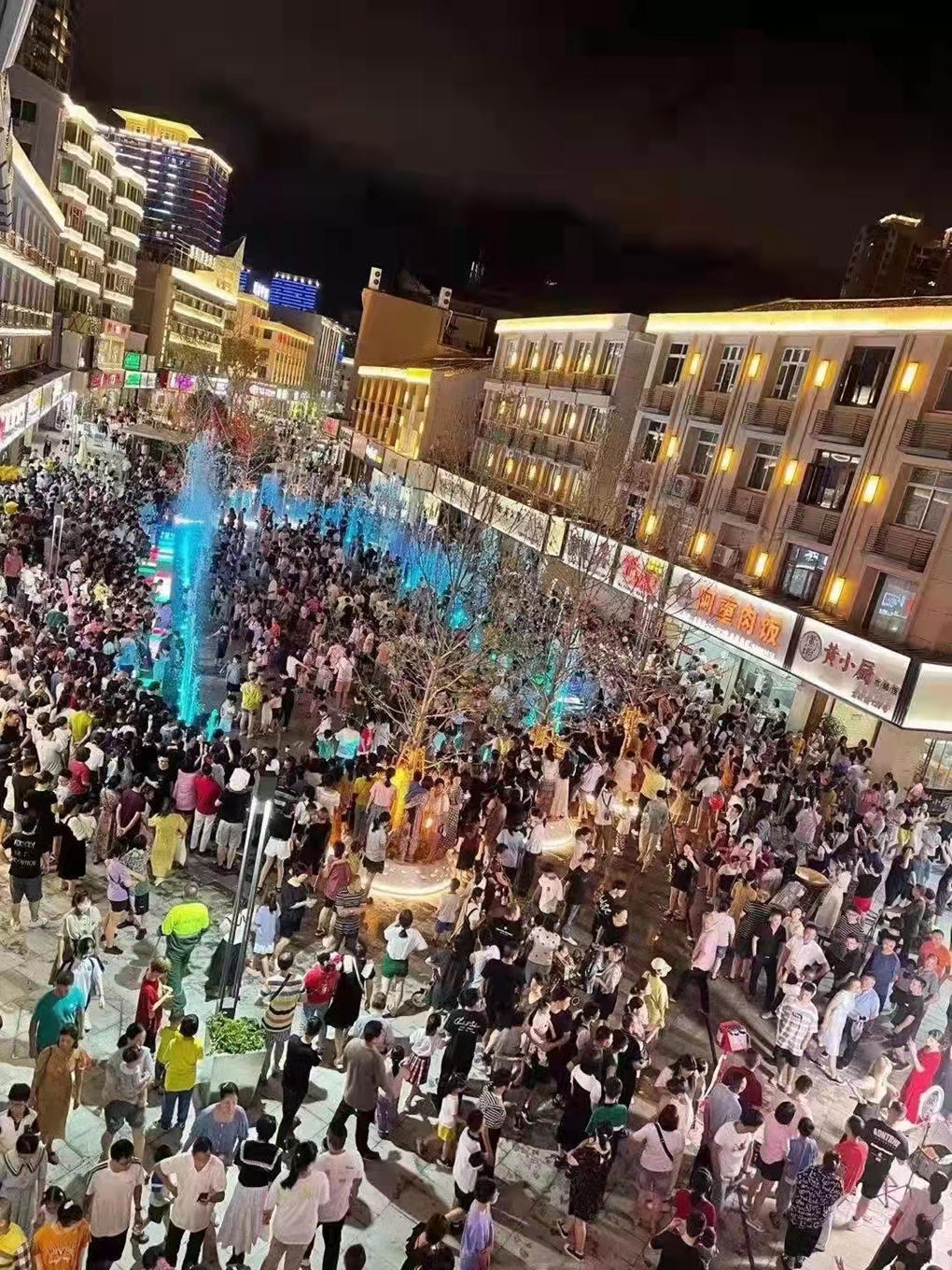 龙港网红地龙跃路将在11号晚上19点举办竣工剪彩仪式！
