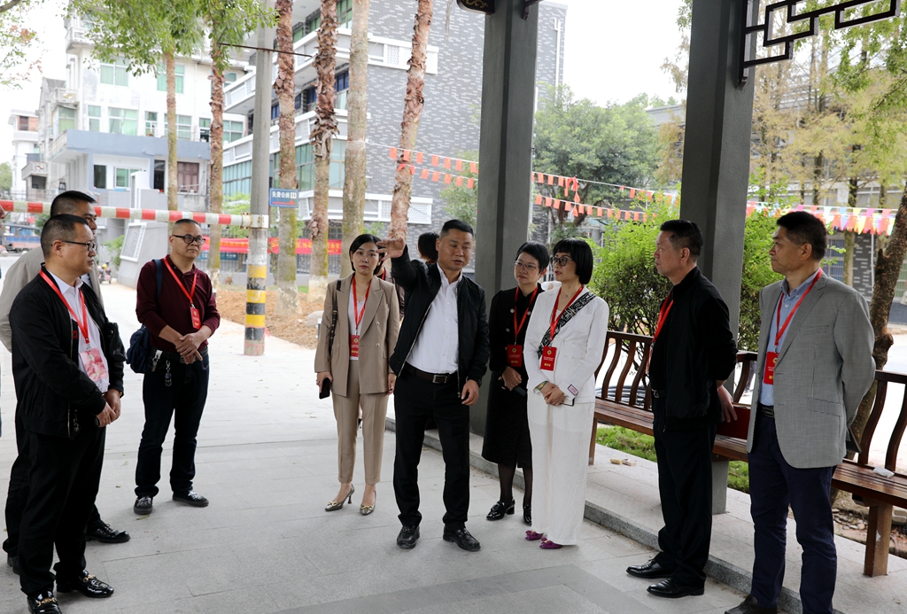 龙港市政协组织委员到湖前西桥、东河、杨家宅等社区开展前期调研
