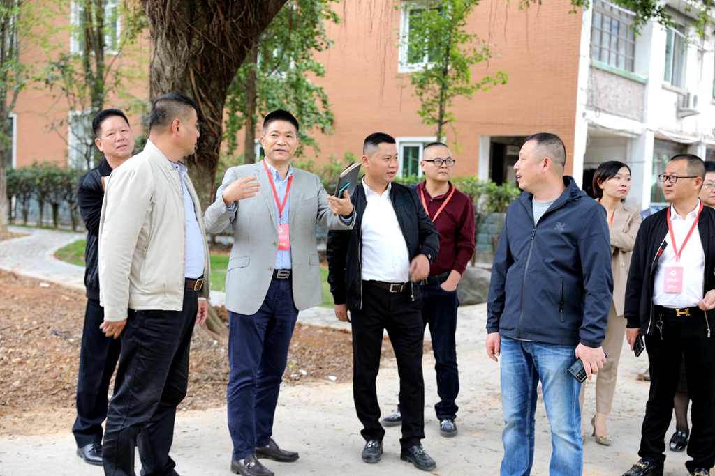 龙港市政协组织委员到湖前西桥、东河、杨家宅等社区开展前期调研