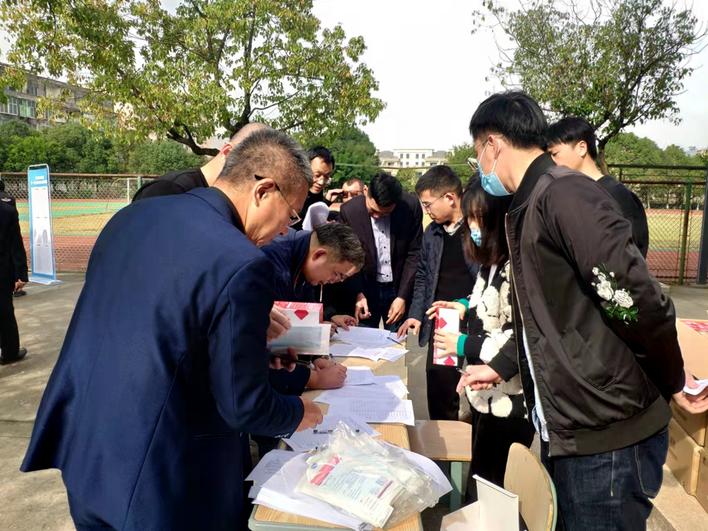 龙港新城“两新”组织全体党员大会于今日召开