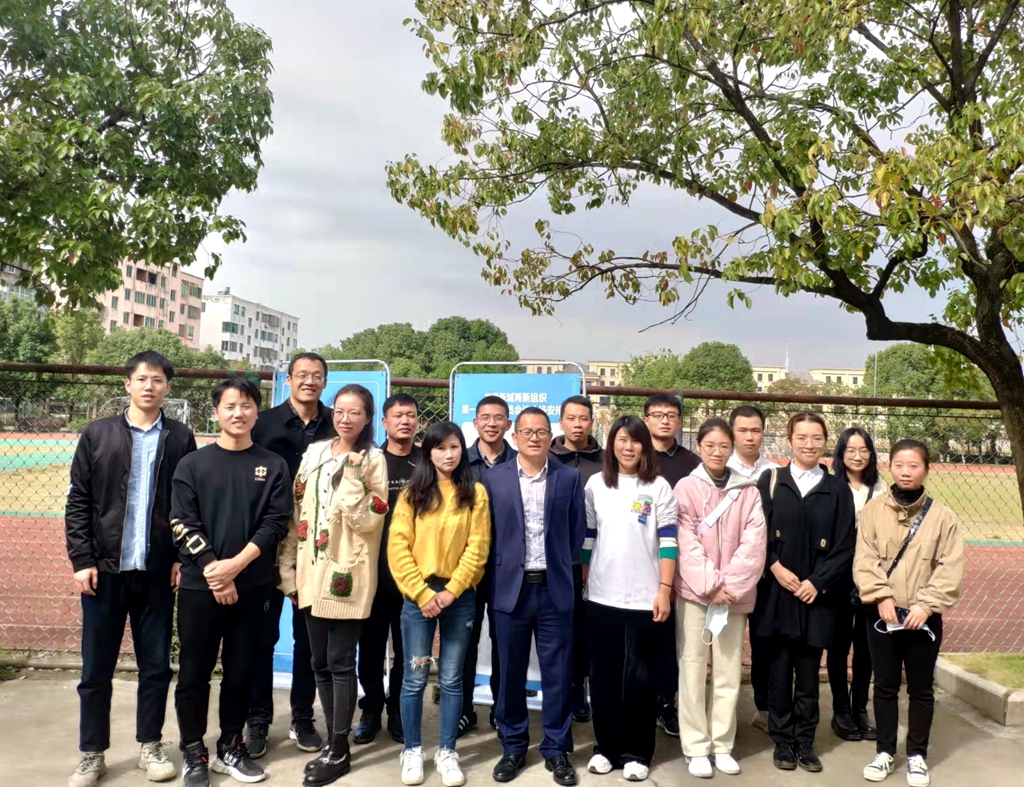龙港新城“两新”组织全体党员大会于今日召开  工作人员合影