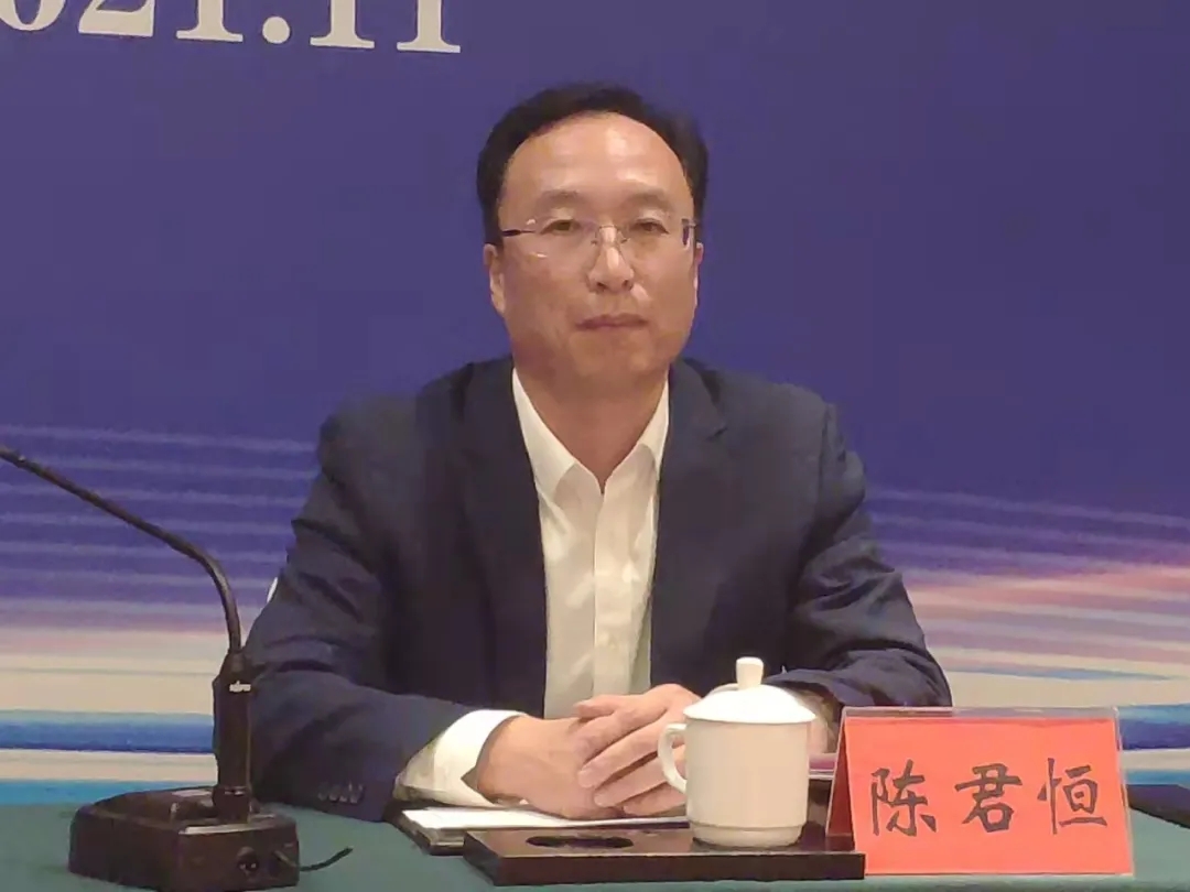 龙港市人大常委会副主任、市慈善总会会长陈君恒和刚当选的市慈善总会义工分会会长钟锦锁先后发表了讲话