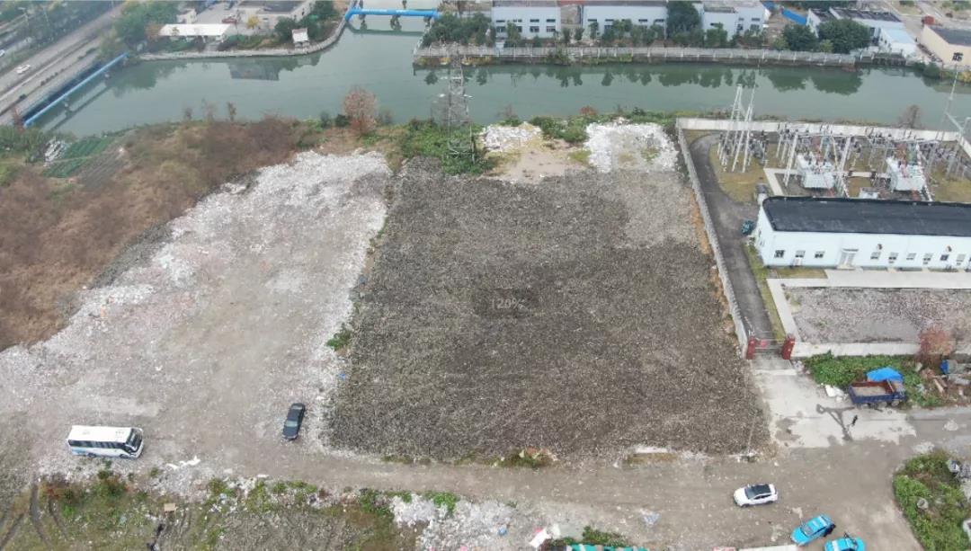 龙港市综合行政执法局对李家垟社区内一处占用农业用地的违建（蓝箭救援队）进行拆除并复垦
