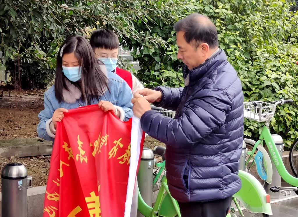 龙港市慈善总会开展“温情关爱助矫正 特困慰问暖人心”新春慰问活动
