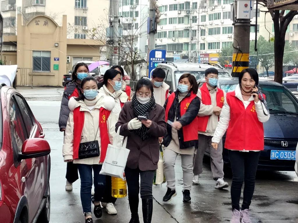 龙港市慈善总会开展“温情关爱助矫正 特困慰问暖人心”新春慰问活动