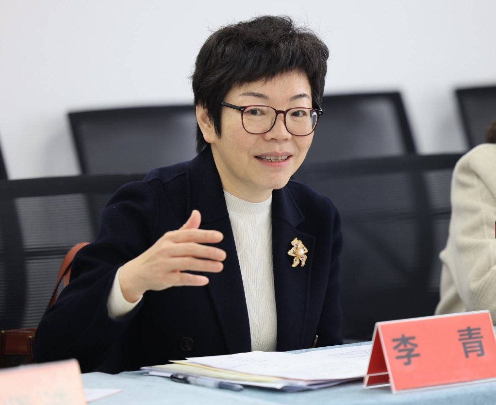 座谈会上，李青充分肯定了两个组织的工作成绩。