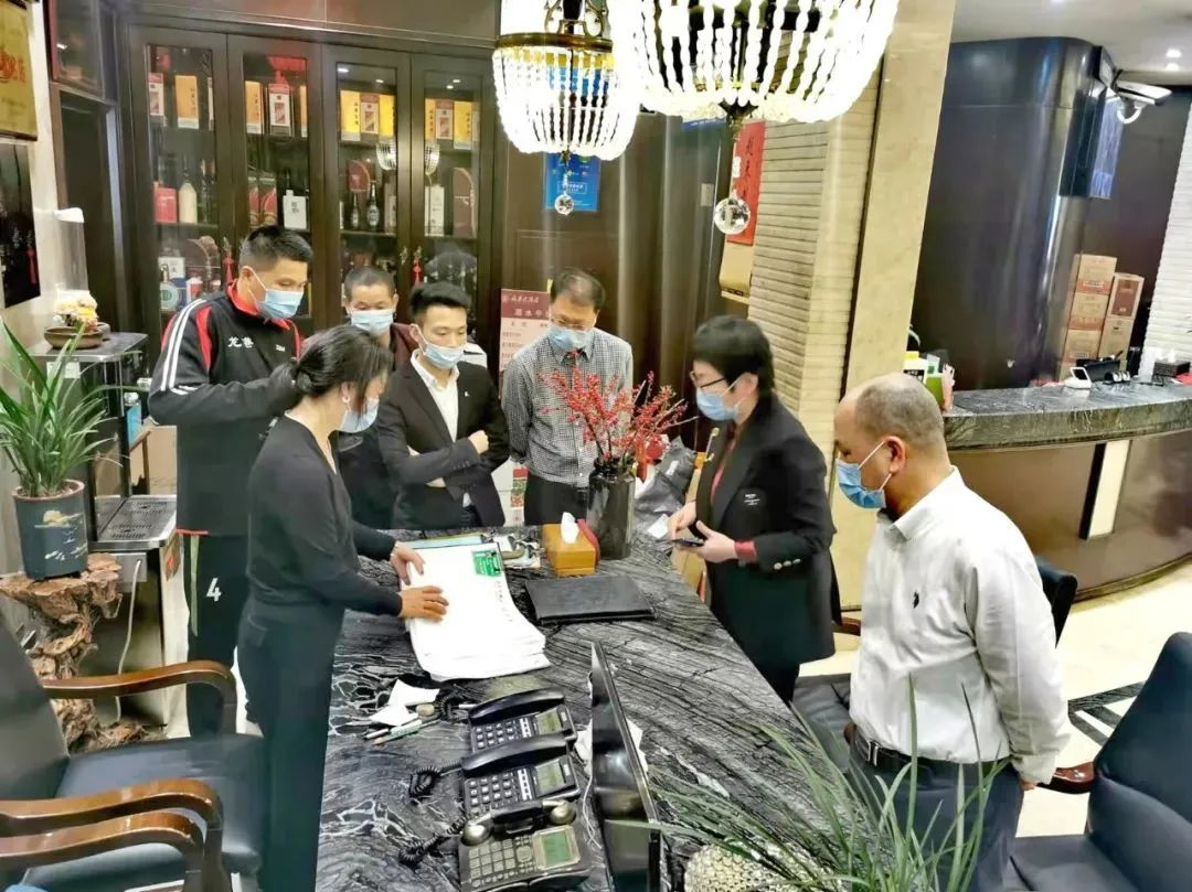 龙港市政协领导督查疫情防控工作：全面加强社会面管控 筑牢群防群控严密防线