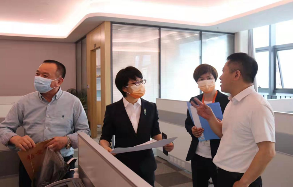 你办事 我来帮 | 龙港市政务服务中心开展“当一天代帮办员”活动