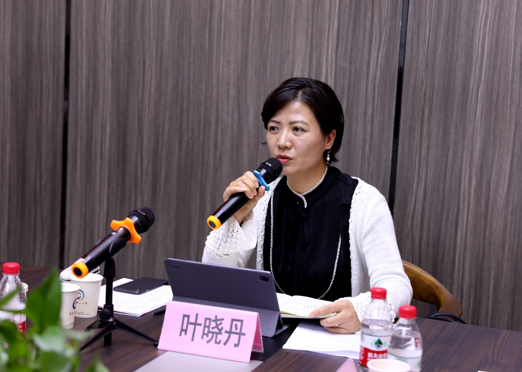 叶晓丹对界别组的活动表示肯定