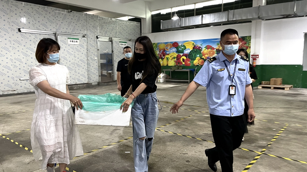 龙港市开展餐饮食品安全“你我同查 你点我检”活动 首站走进3家食材供应商