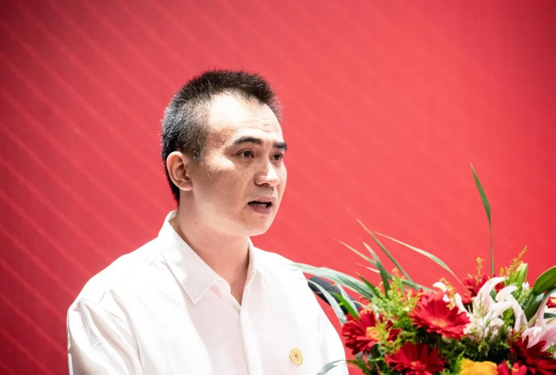 王照威在大会上作了表态发言