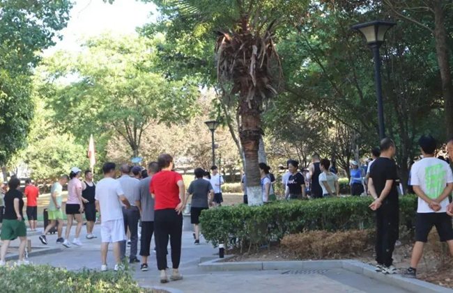 龙港“爱心茶亭”——用爱清凉整个夏天！