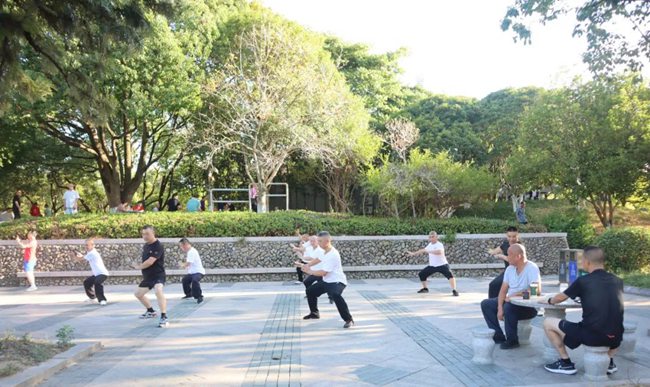龙港“爱心茶亭”——用爱清凉整个夏天！