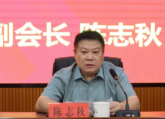 市慈善总会专职副会长陈志秋代表龙港市慈善总会