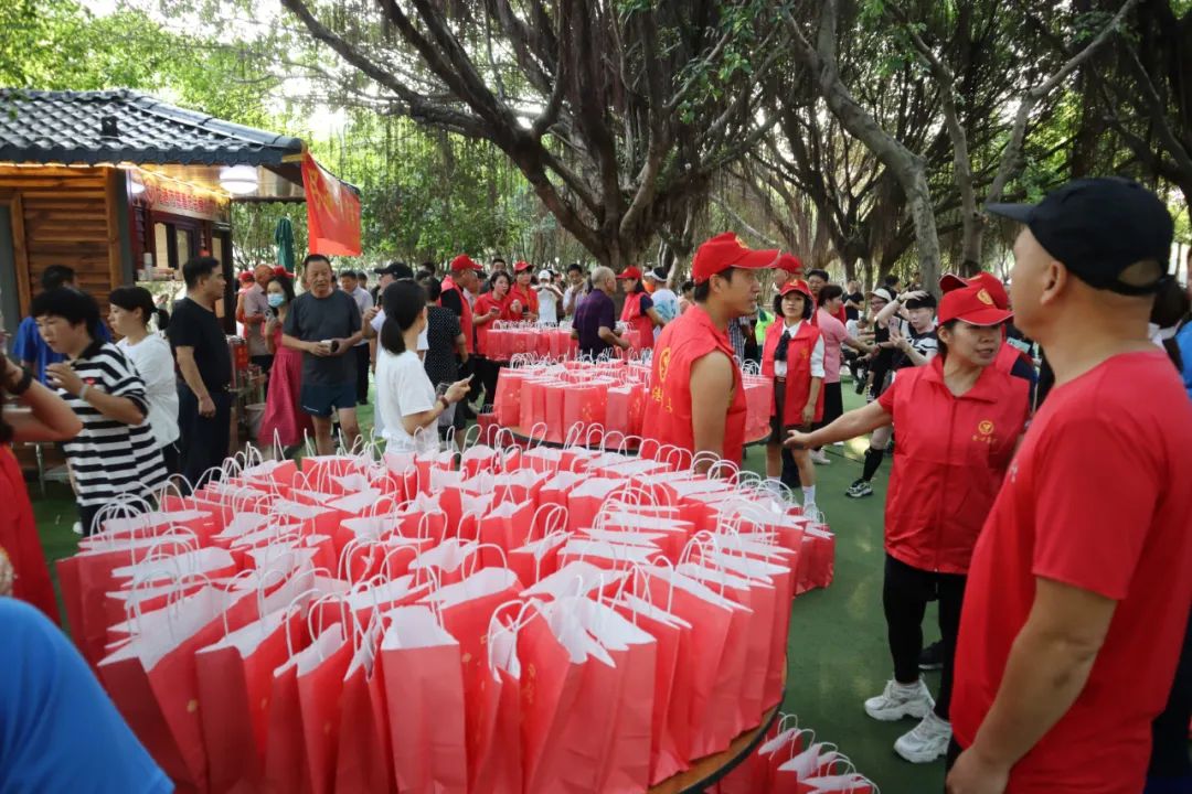 龙港市慈善总会开展"月满中秋，情系龙港"中秋关怀活动