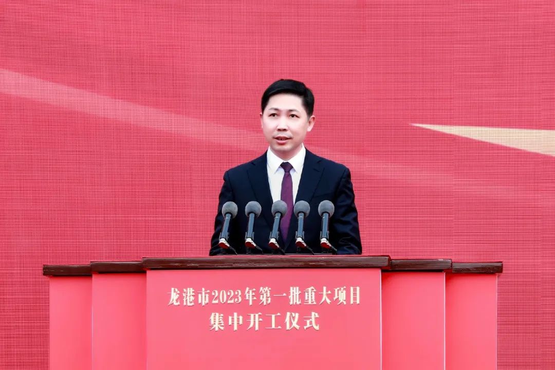 龙港市委副书记、市长林海涵指出