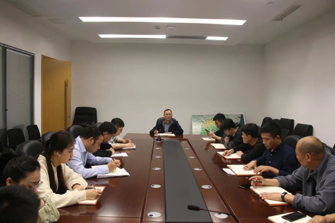 龙港市新城开发建设中心党组副书记、副主任方宗来主持召开专题会议