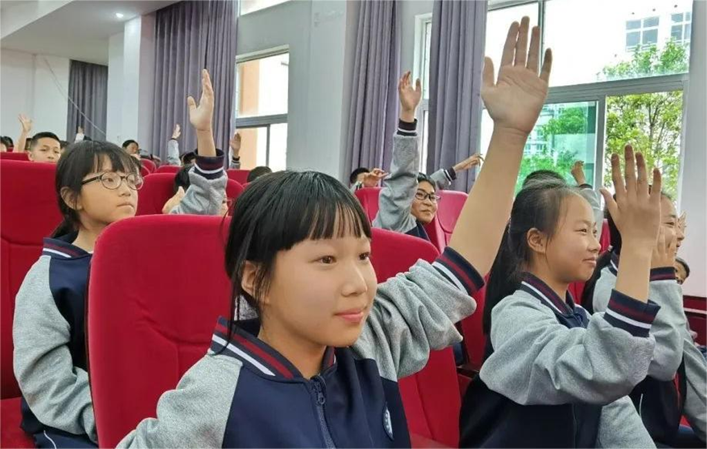 此次随迁子女衔接活动,让中学教师走进小学,深入了解学生情况 此次随迁子女衔接活动,让中学教师走进小学,深入了解学生情况
