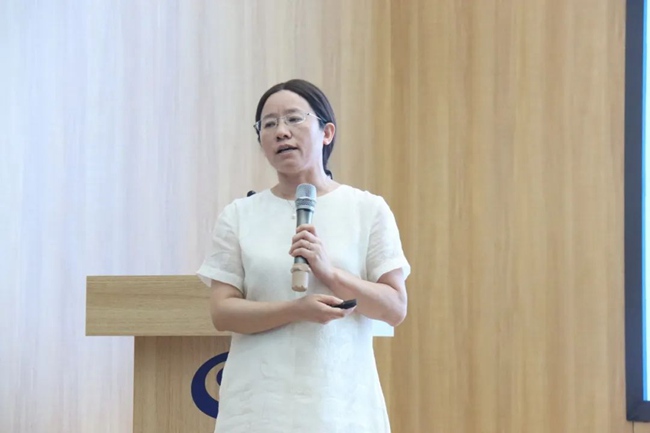 北京印刷学院与包装工程学院副教授梁炯