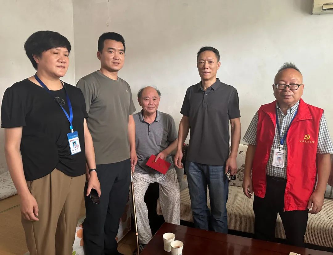龙港市慈善总会开展“八一”慰问活动 龙港市慈善总会开展“八一”慰问活动